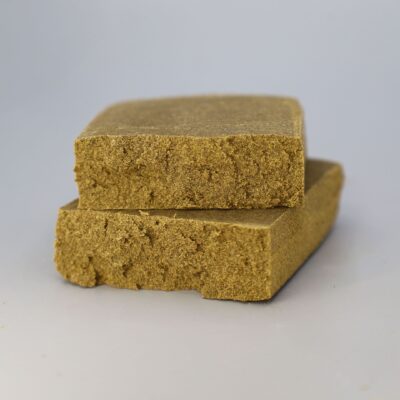 imagem em fundo cinza de CBD Hash Ketama Sunset por Greenery420